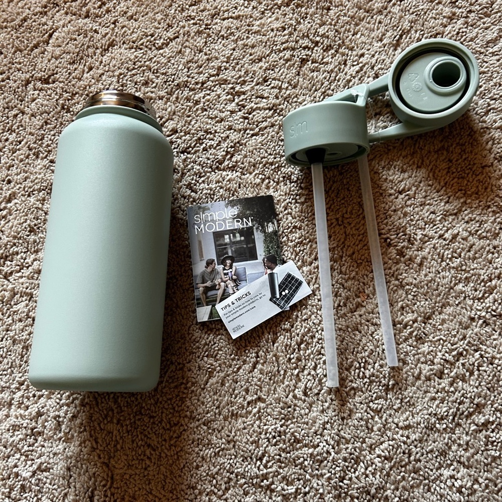 Sage Green Water Bottle - Picture 2 of 5
